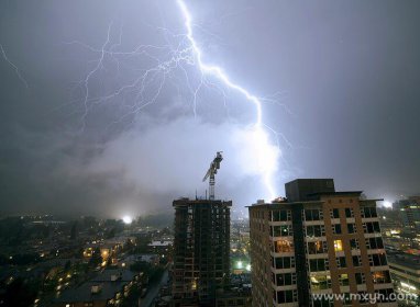 梦见大雨倾盆的意义