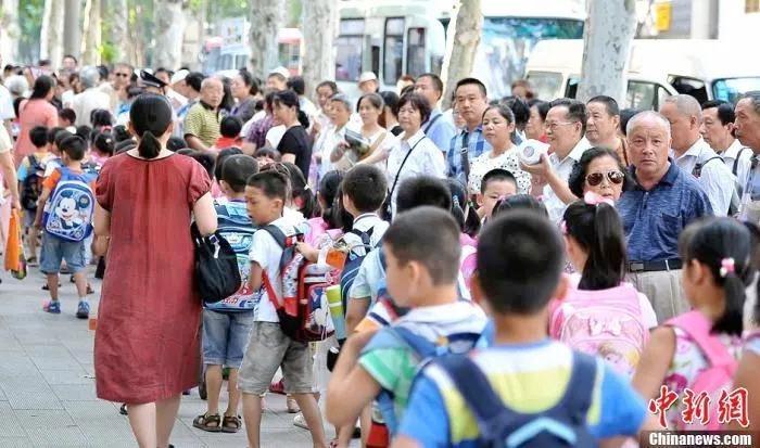 送大学生女孩什么礼物好 (大在校生送女友什么礼物适宜 在校生党送女好友什么礼物好)