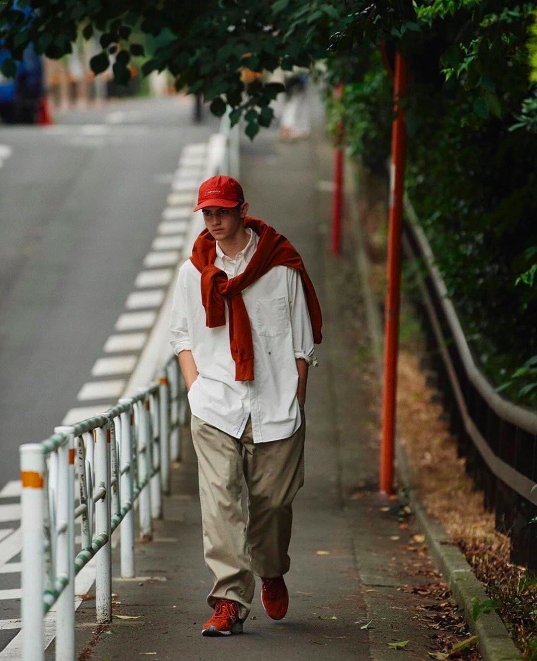 男生日系穿搭风格特点 (男生日系穿搭夏季介绍 一整套搭配公式分享)