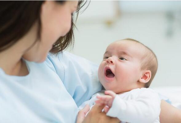 宝宝吃母乳就拉肚子怎么回事 (宝宝吃母乳就腹泻的要素及方法 母乳喂养宝宝拉稀水粑粑是怎样回事)