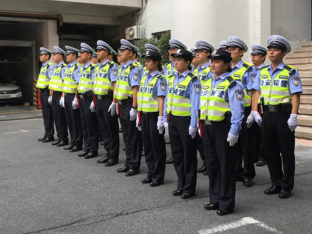 辅警和人民警察衣服区别