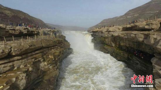 梦见黄河决堤洪水汹涌泛滥 (梦见黄河决堤发大水应该如何诠释 梦见黄河决堤发大水)