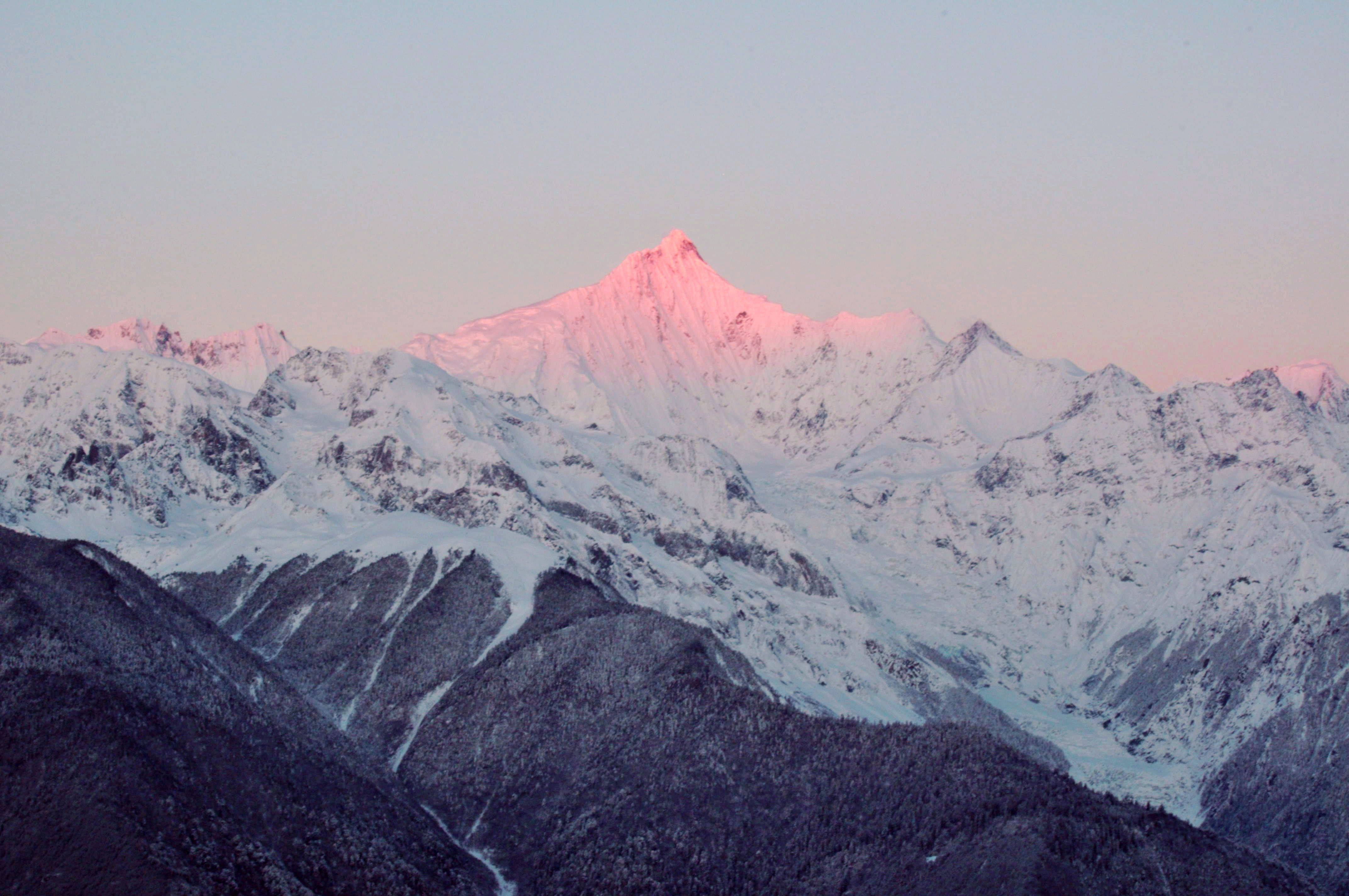 梅里雪山什么时候能看到日照金山 (梅里雪山什么时刻去最好 云南最高的山峰是什么山呢)