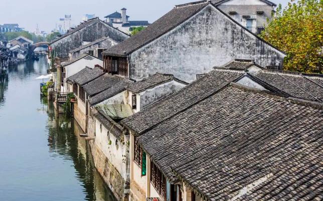 梦见老家下大雨发大水是什么意思