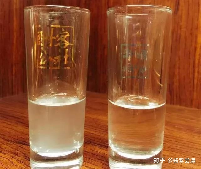 白酒喝完喝啤酒会怎么样 (白酒喝完喝啤酒的危害 白酒和啤酒混合喝对身材的危害有哪些)