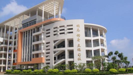 公办学校