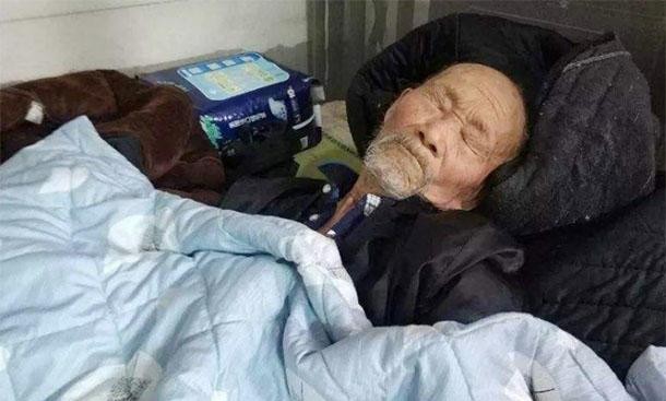 梦见刚死去的人是什么兆头 (梦见刚死去的亲人究竟是善报还是坏事 经常梦见刚死去的亲人这个梦好吗)