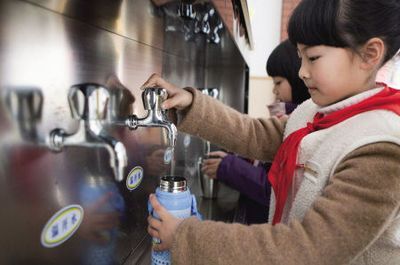 学校自助饮水机的水干净吗 (学校自助饮水机的水洁净吗 学校自助饮水机水质能否安保)