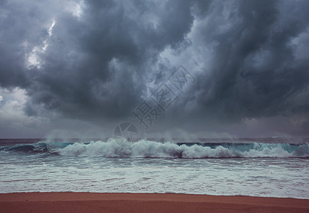 梦见海边狂风暴雨 (梦见海边狂风暴雨发大水预示着什么 梦见在海边狂风暴雨发大水)