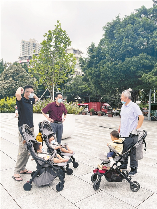 男人梦见两条大蛇是什么征兆 (男人梦见两条蛇 男人做梦梦到两条蛇是什么意思)