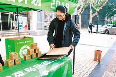 大学生不刮胡子 (大在校生不刮胡子心态 大在校生的不刮胡子现象)