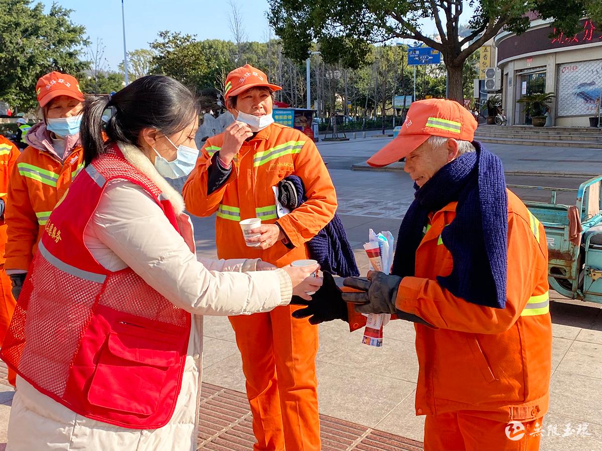 冬日送茶水暖心的话 (冬天送指导茶叶送什么好)