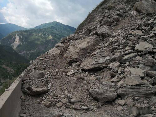 梦见山体垮塌自己有惊无险 (梦见山体垮塌发大水 梦见山体垮塌发大水你能否想知道其中的含意)