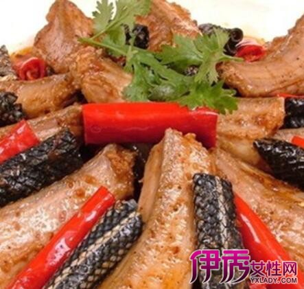 黄鳝吃什么食物长大的 (黄鳝吃什么食物 黄鳝的多样食物)